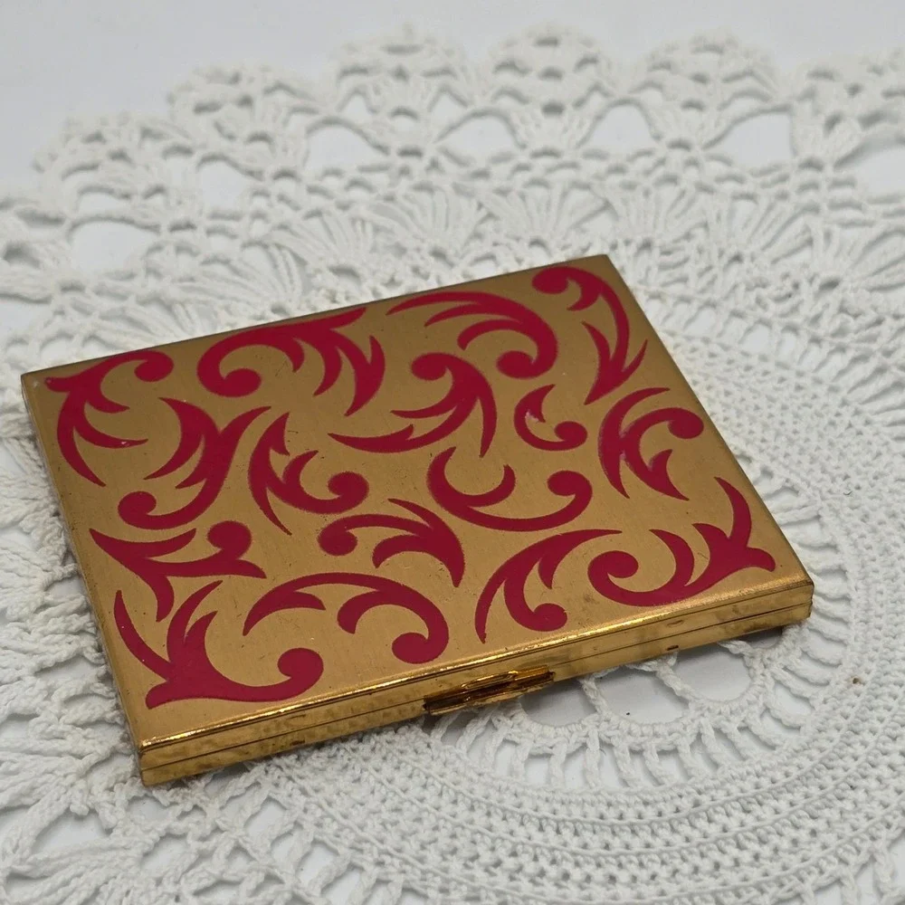 Vintage Art Deco Style Elgin American Powder Compact Puff Signed